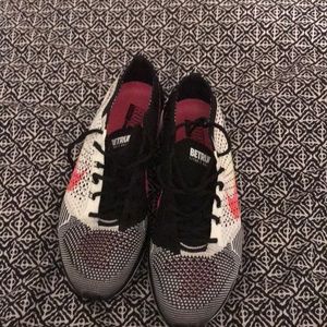 Women’s Nike fly knit racer be true limited